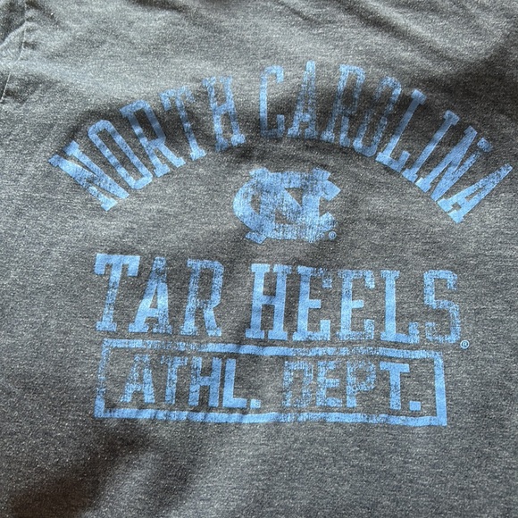 UNC Tarheels T-Shirt - Picture 3 of 4
